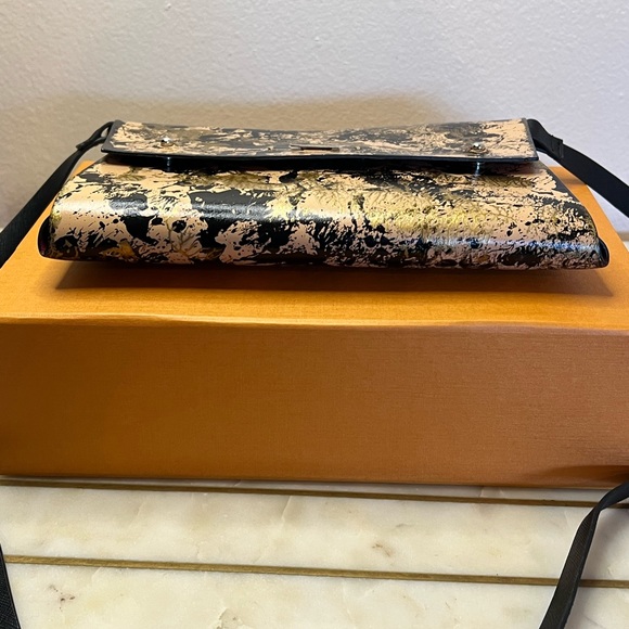 MOTOLA Crossbody w/detachable strap - Picture 4 of 13